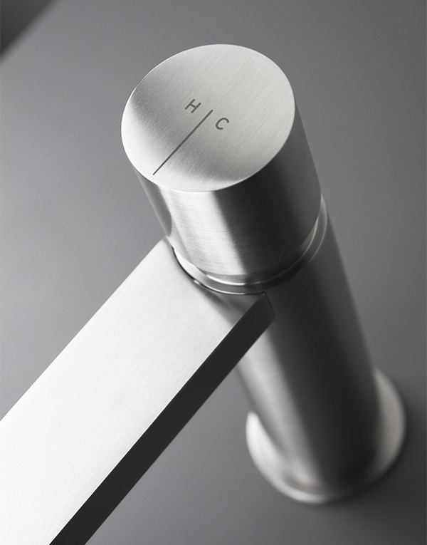 0361119X Miscelatore lavabo Ø40mm inox 316L s / scarico, bocca l. 12cm, finitura 022 - brushed