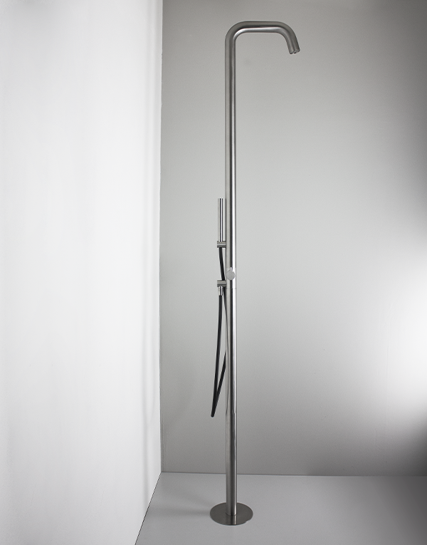 Colonna doccia da pavimento Ø50mm inox 316L con miscelatore progressivo, deviatore rotativo 2 vie, doccetta “full inox“ e flessibile l. 160cm, finitura 022 - brushed