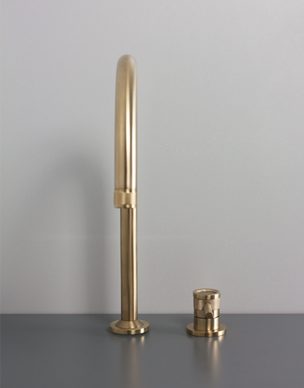 Miscelatore lavabo 2 fori Ø34mm inox 316L s / scarico bocca arco, finitura 141 - high brass