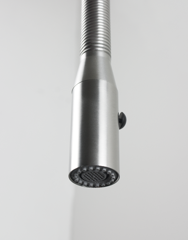 0350234X Dettaglio miscelatore cucina inox 316L, canna tonda flessibile con molla, doccetta a 2 getti, finitura 022 - brushed